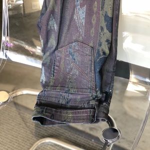 CITIZENS OF HUMANITY PRINTED DENIM SIZE 28